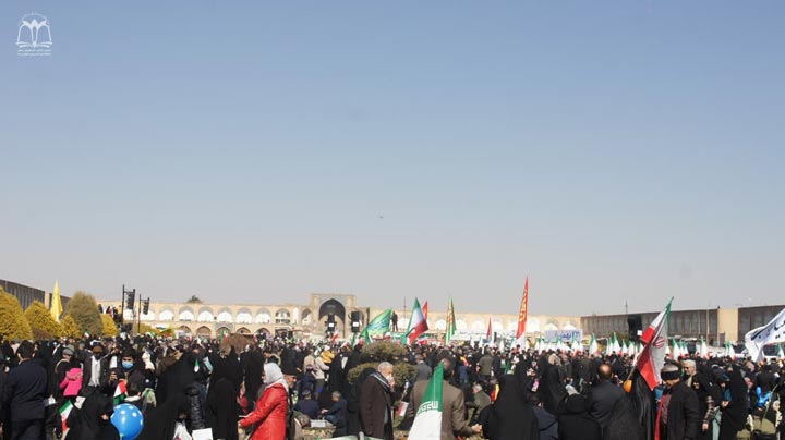 حضور مردم اصفهان در میدان نقش جهان